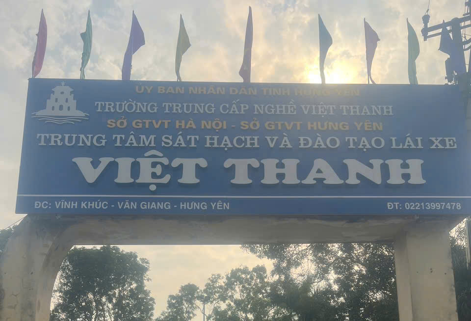 ​ Trung tâm sát hạch và đào tạo lái xe Việt Thanh ở Văn Giang, Hưng Yên.